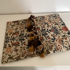 Camino de Mesa con Patrón de Aves y Flores - Acento Decorativo para Comedor