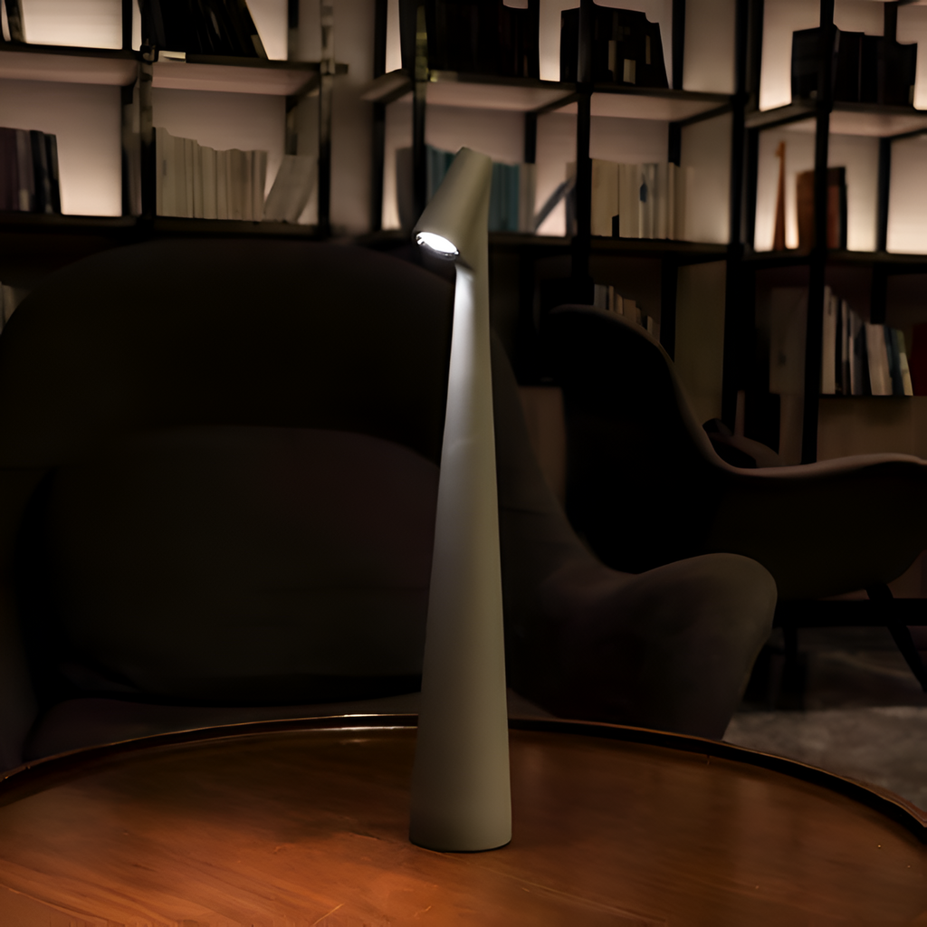 Lámpara de Mesa Minimalista - Diseño Cónico LED