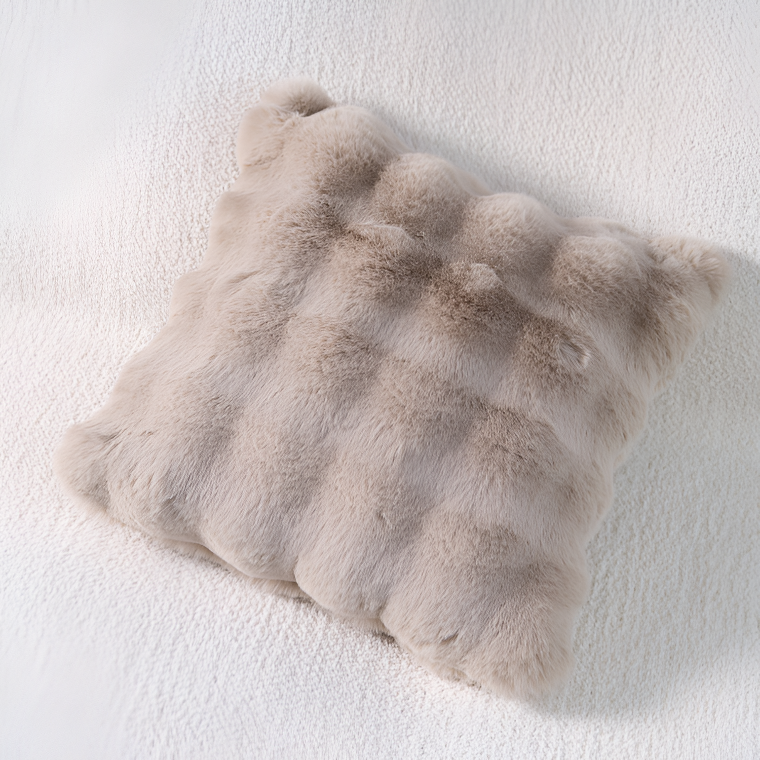 Cojín Decorativo con Relieve - Estilo Neutro Estriado