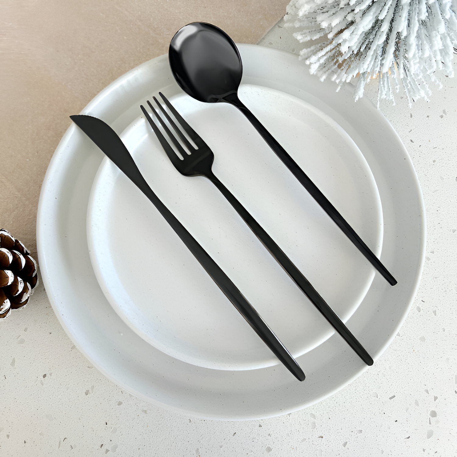 Juego de Cubiertos Minimalista Negro - Servicio de Mesa Moderno