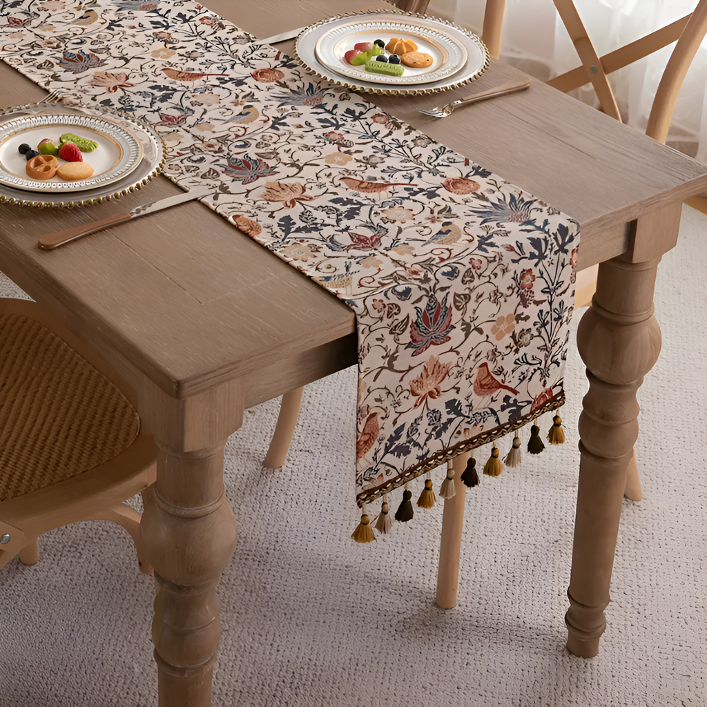 Camino de Mesa con Patrón de Aves y Flores - Acento Decorativo para Comedor