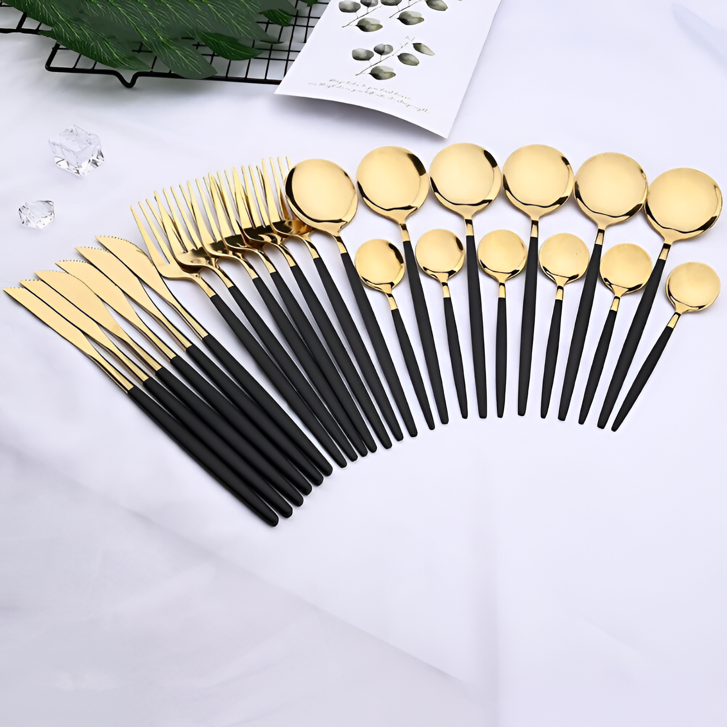 Cubertería Mate Oro y Negro - Juego de Mesa Moderno