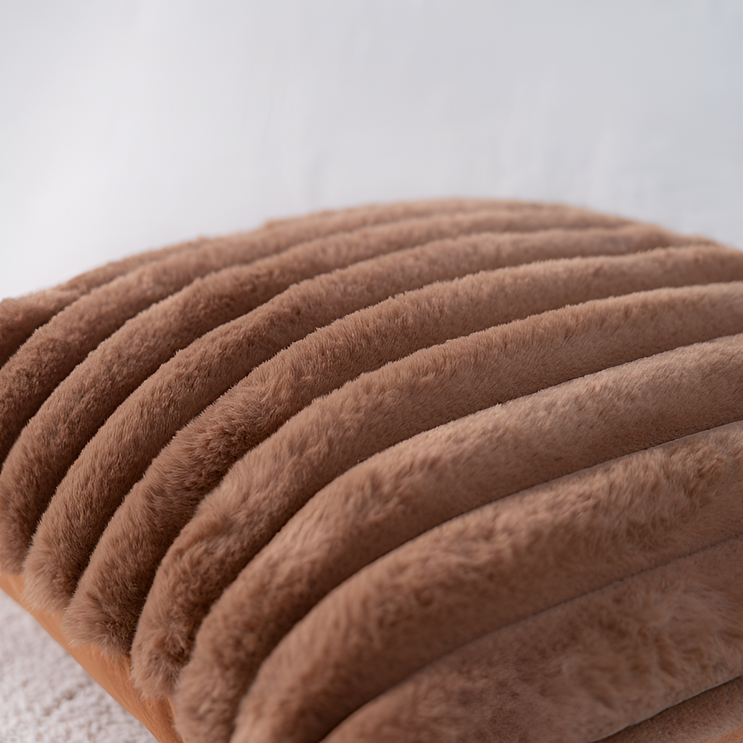 Cojín Decorativo con Relieve - Estilo Neutro Estriado