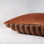 Cojín Decorativo con Relieve - Estilo Neutro Estriado
