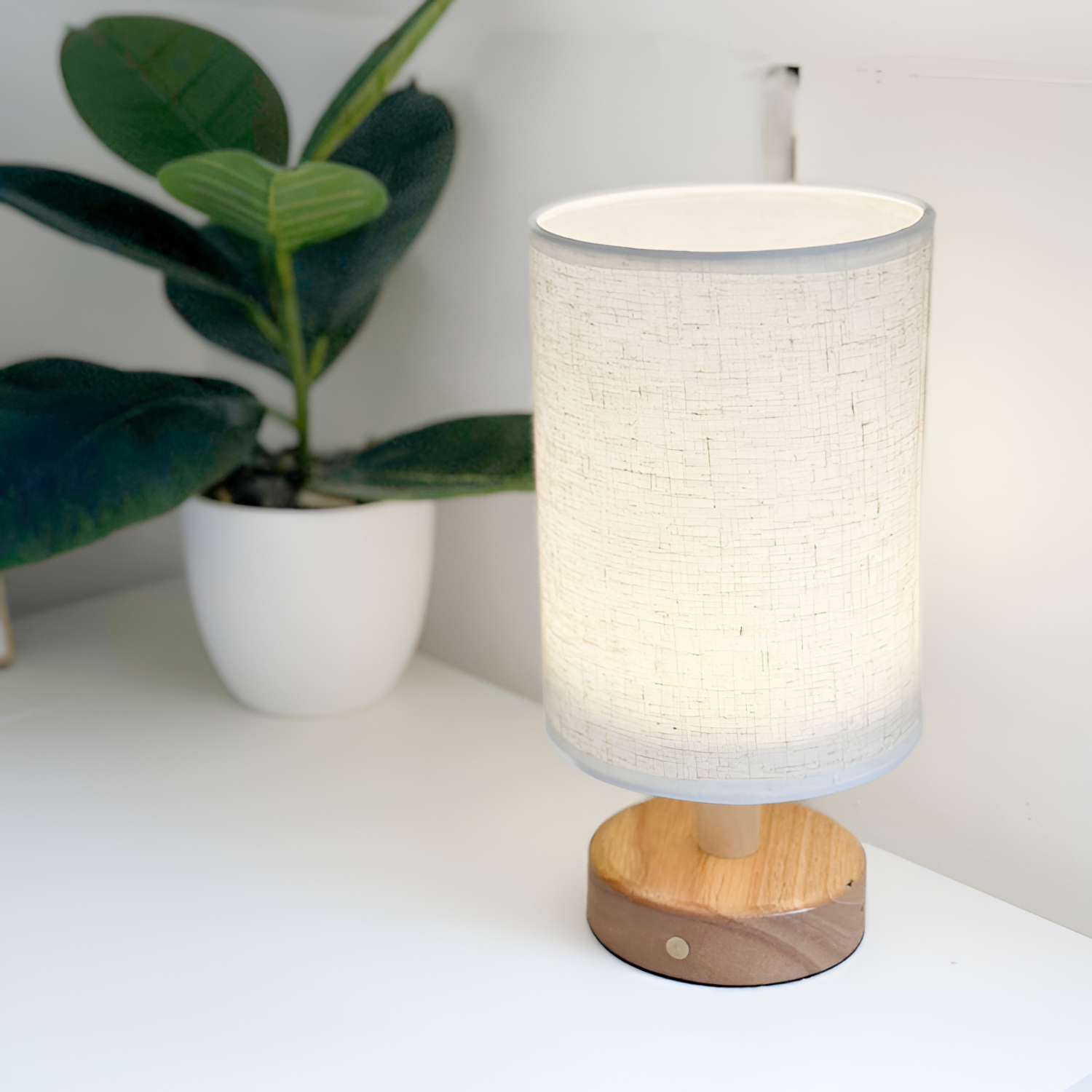 Lámpara de Mesa Cilíndrica - Base de Madera y Pantalla Textil