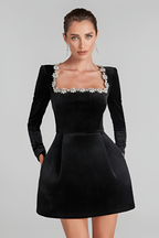 Minivestido De Mujer Con Cuello Cuadrado Y Adornos - Fiesta De Compromiso