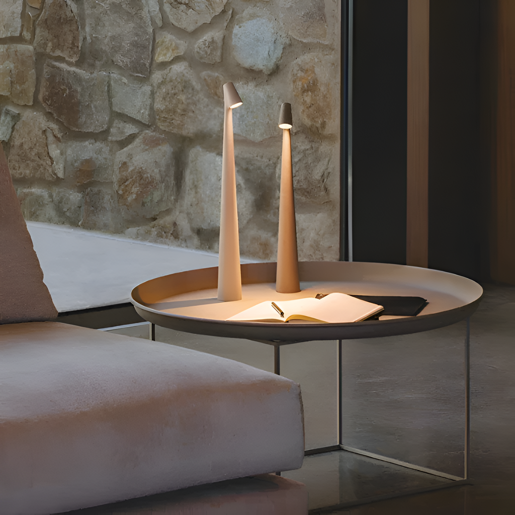 Lámpara de Mesa Minimalista - Diseño Cónico LED