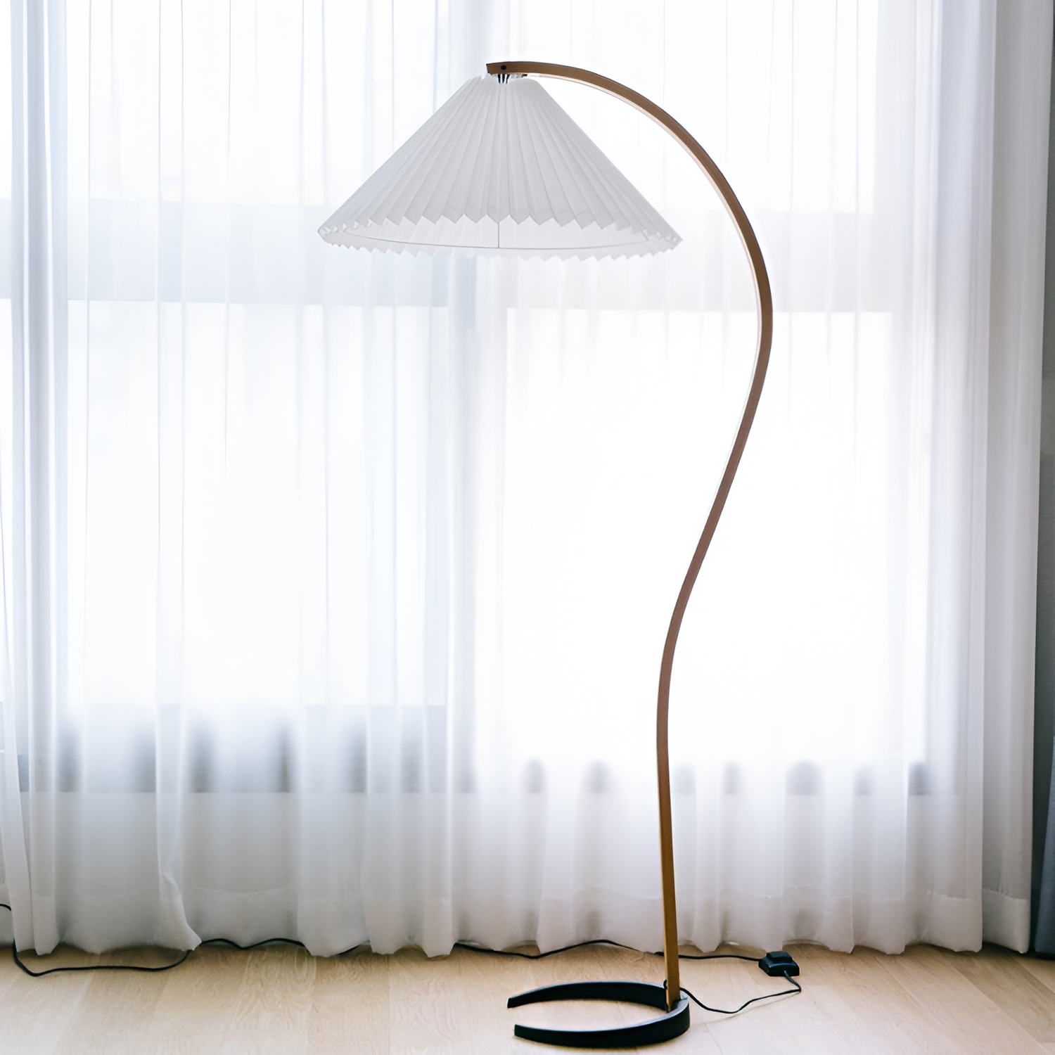 Lámpara de Pie de Arco Minimalista - Plisada