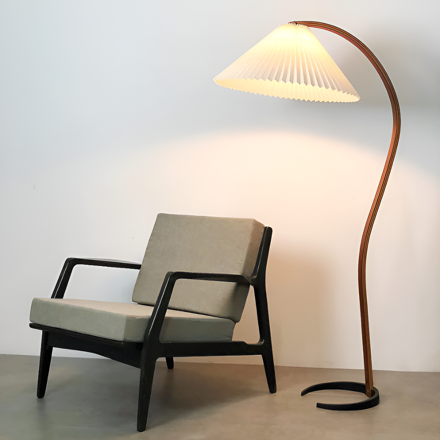Lámpara de Pie de Arco Minimalista - Plisada