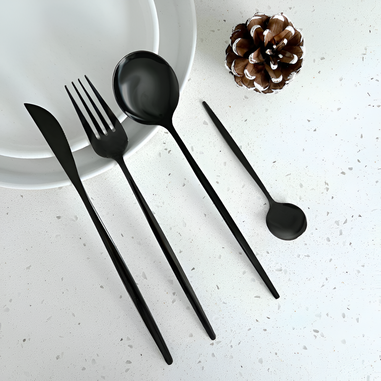 Juego de Cubiertos Minimalista Negro - Servicio de Mesa Moderno