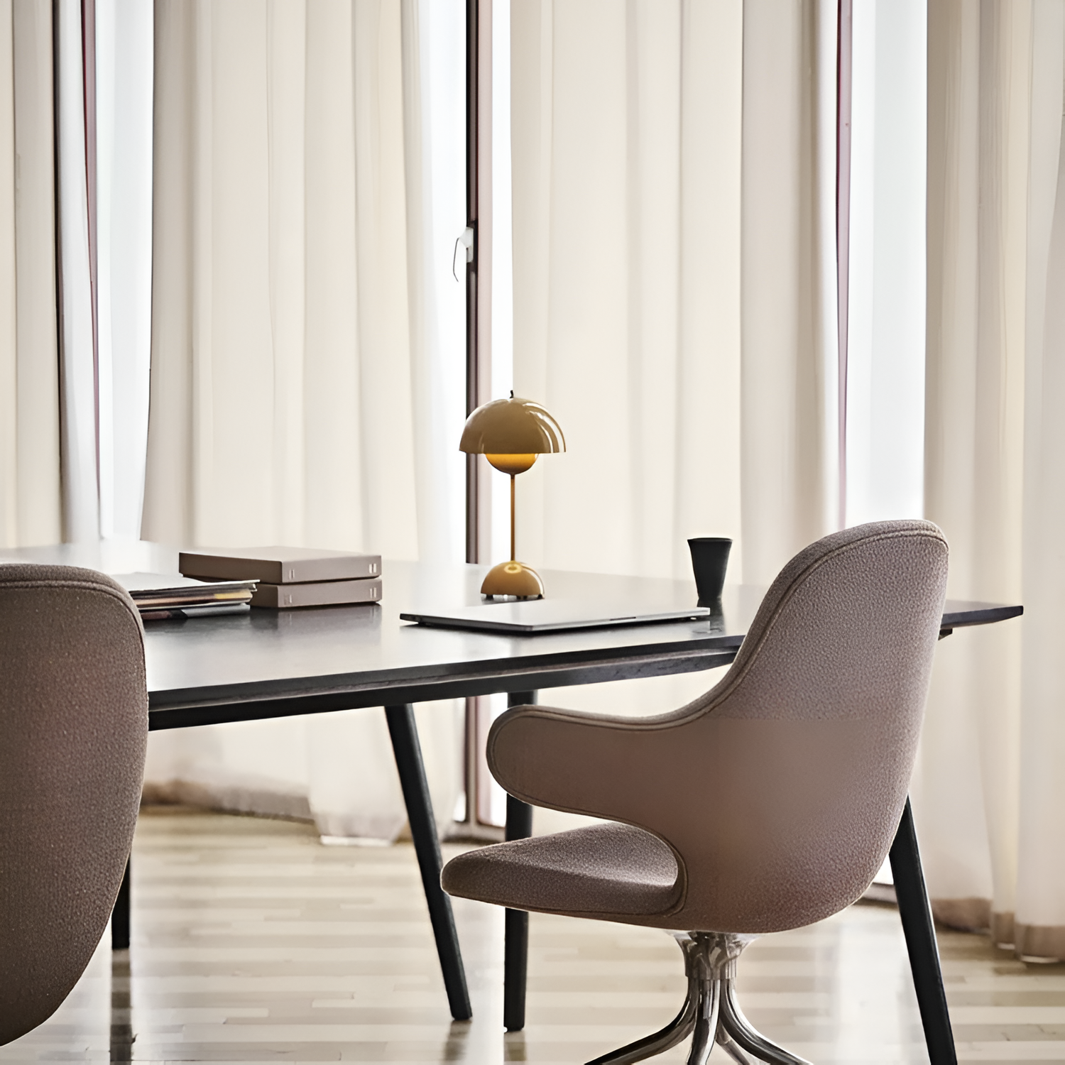Lámpara de Mesa Domo Minimalista - Portátil