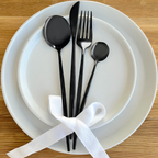 Juego de Cubiertos Minimalista Negro - Servicio de Mesa Moderno