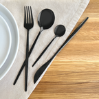 Juego de Cubiertos Minimalista Negro - Servicio de Mesa Moderno