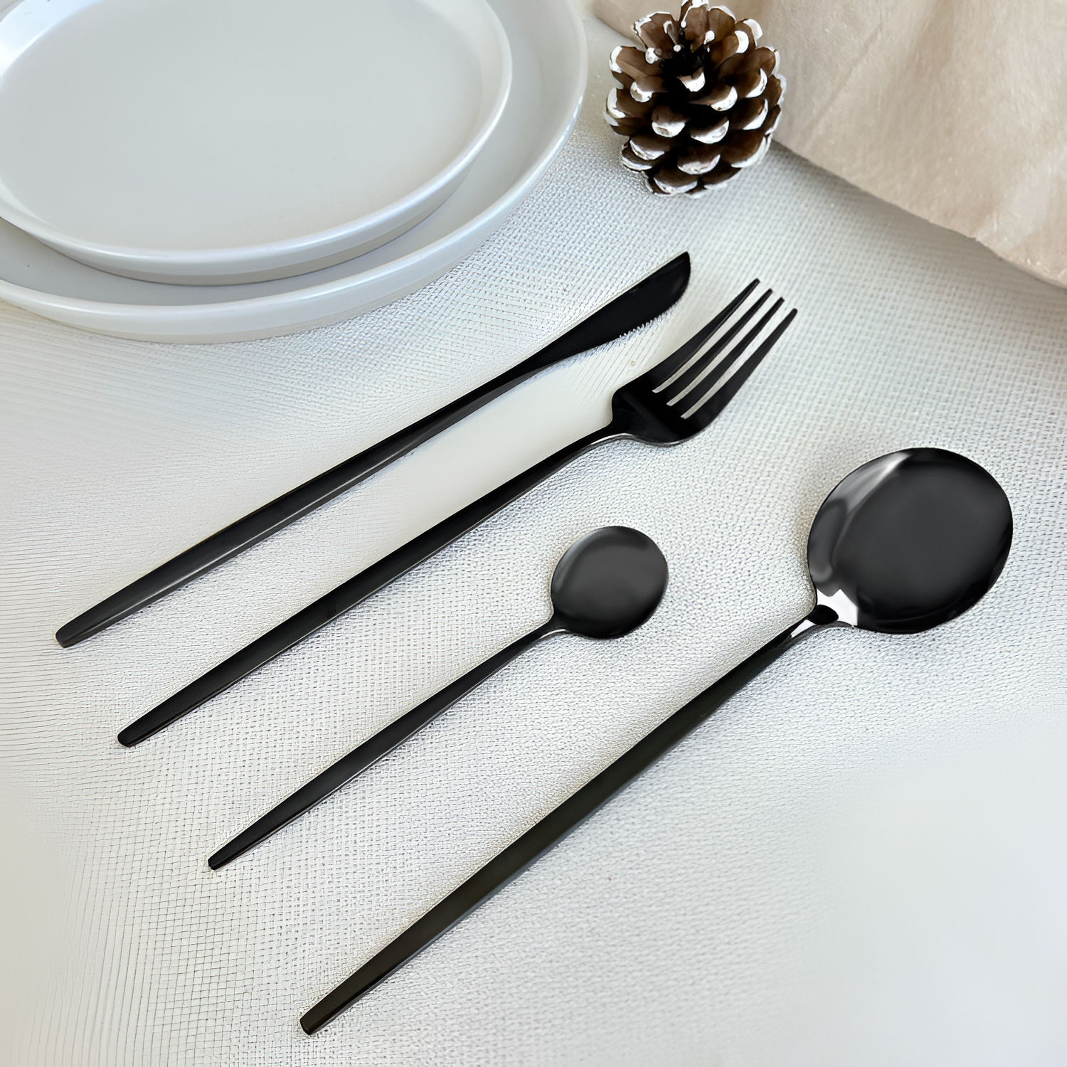 Juego de Cubiertos Minimalista Negro - Servicio de Mesa Moderno