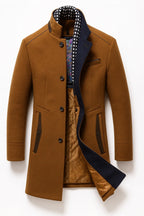 Abrigo de lana para mujer con cuello alto y bolsillos laterales, ideal para mantener el calor y lucir elegante en invierno. 1