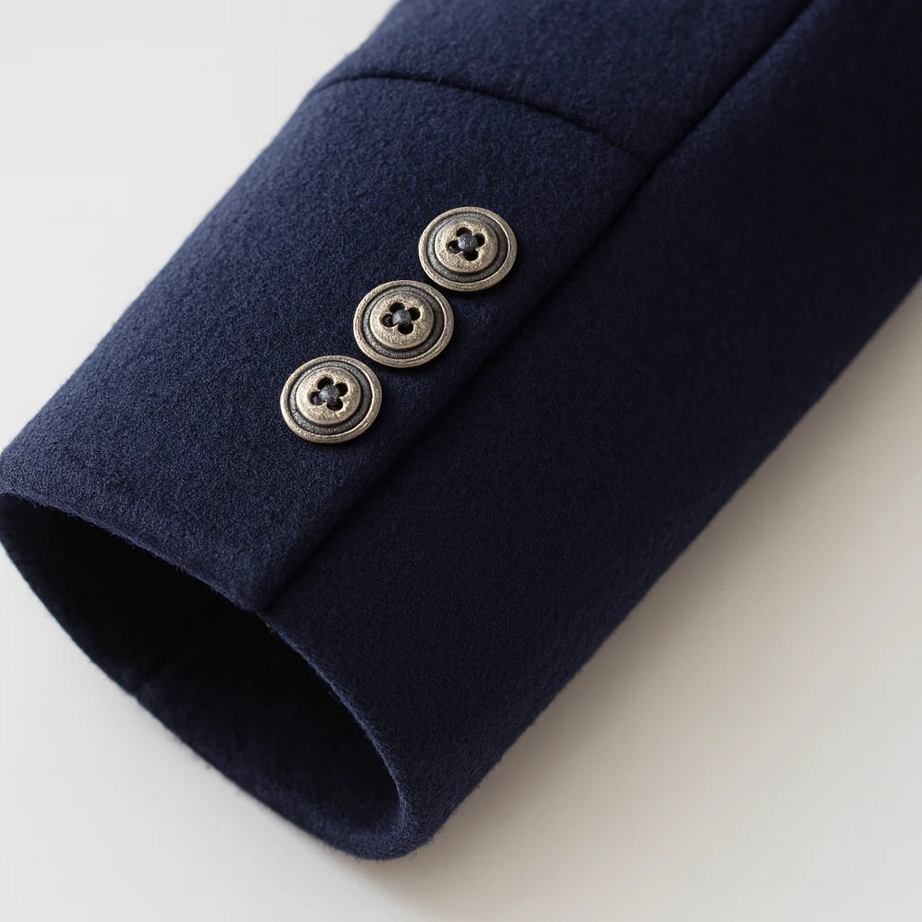Abrigo de lana para mujer con cuello alto y bolsillos laterales, ideal para mantener el calor y lucir elegante en invierno. 6