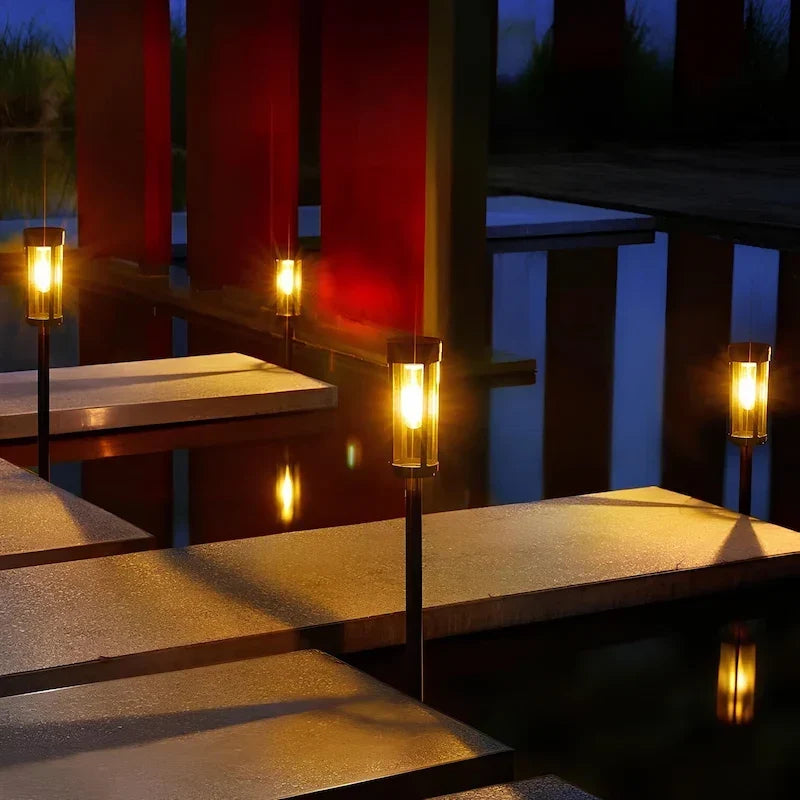Antorchas solares de exterior con efecto de llama parpadeante, diseño elegante en color negro, ideales para iluminación y decoración de jardines y patios 1