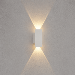 Aplique LED moderno para interior y exterior, ideal para iluminar terrazas y pasillos con un diseño elegante y eficiencia energética. 0