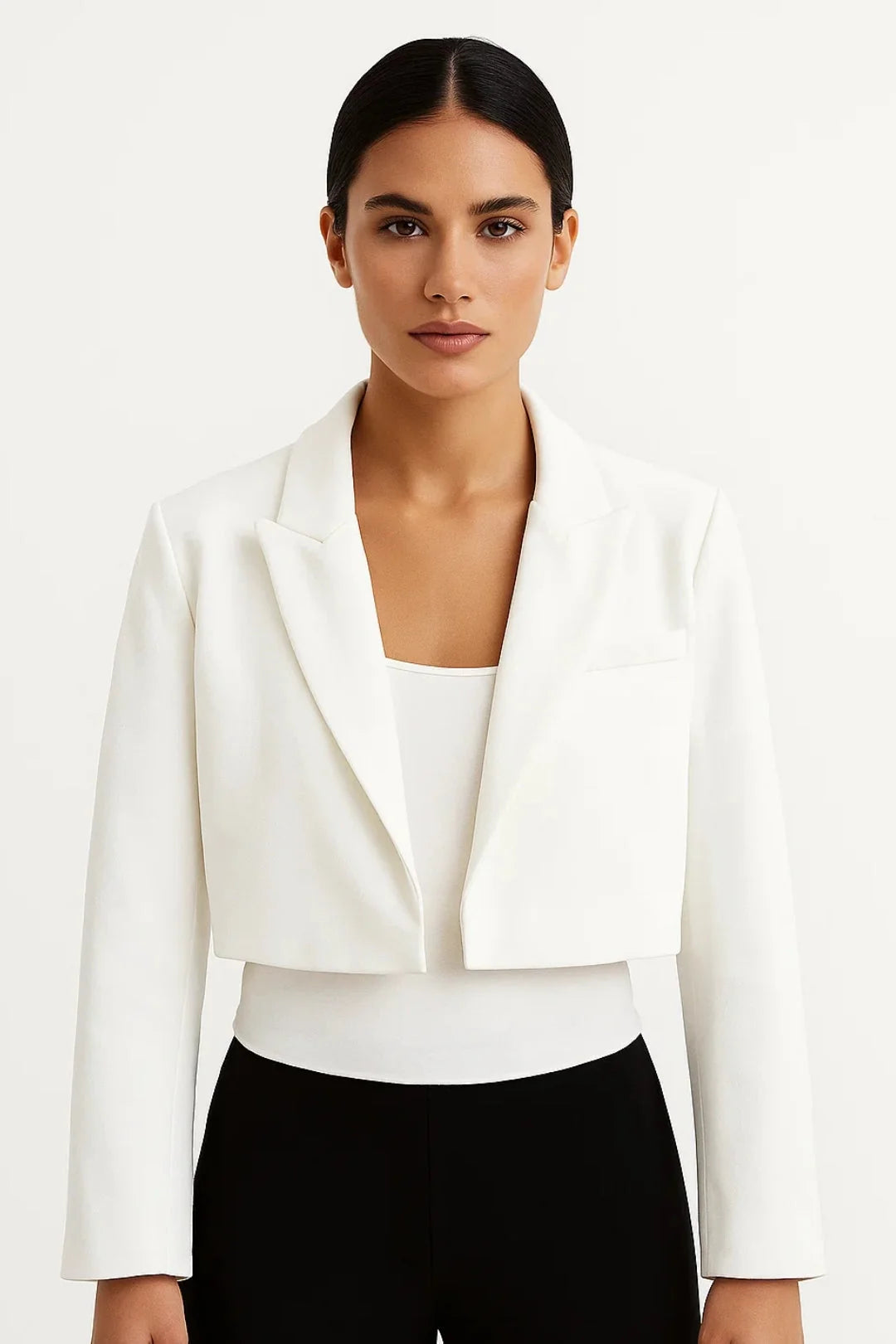 Blazer corto entallado para mujer con elegante cuello de solapa y diseño de frente abierto, confeccionado en mezcla de telas de alta calidad. 4