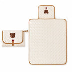 Bolsa cambiador portátil con superficie impermeable y diseño de oso, ligera y plegable, ideal para viajes, con almacenamiento integrado. 1