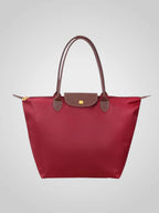 Bolso de hombro para mujer en cuero sintético negro, con correa ajustable, diseño amplio y elegante, ideal para el uso diario. 2
