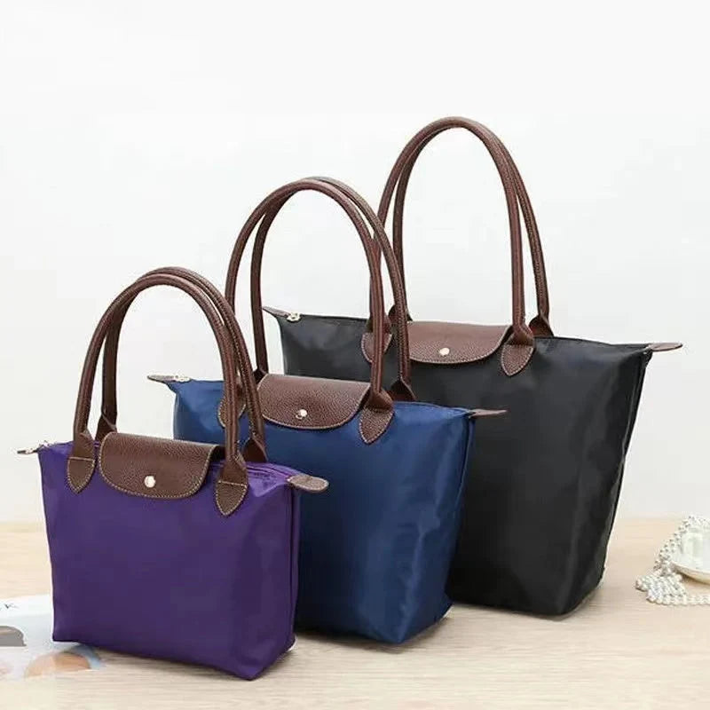 Bolso de mano para hombre resistente al agua, elegante diseño en nylon y cuero, amplio espacio de almacenamiento ideal para uso diario y actividades al aire libre 7