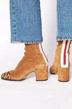 Botines de mujer con tacón de bloque y punta cuadrada en gamuza negra, diseño de estampado animal y panel en contraste, perfectos 3