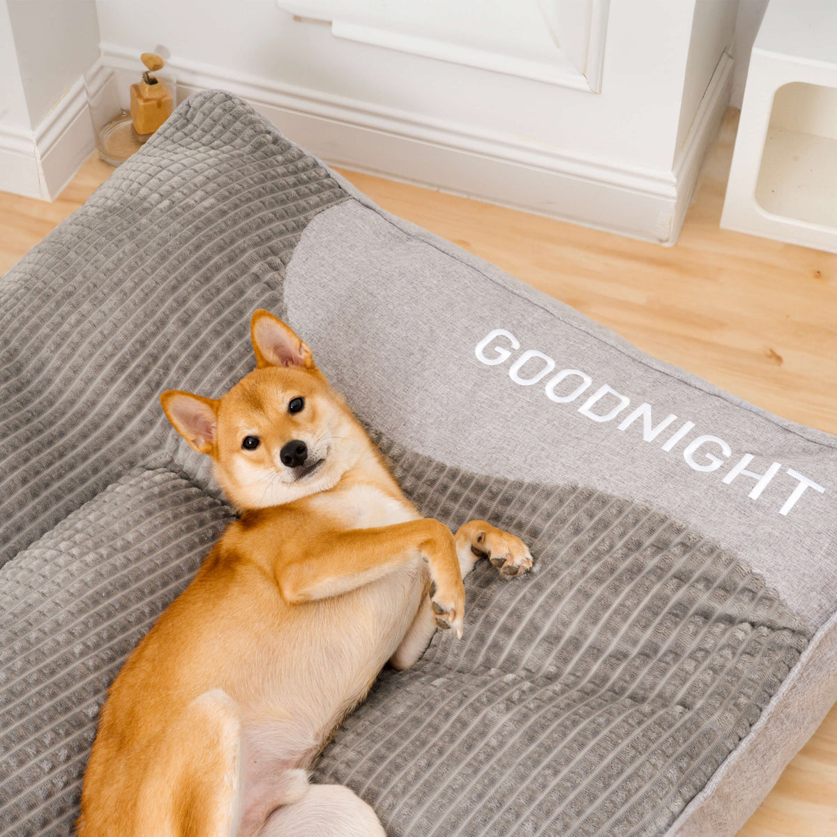 Cama ortopédica para perros grandes y medianos, con soporte elevado, funda lavable de terciopelo suave, ideal para el confort 8