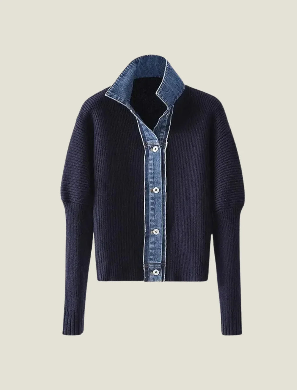 Cárdigan mujer de punto gris con cuello clásico y detalle en contraste, ideal para primavera y otoño, mostrando un estilo elegante y cómodo. 0