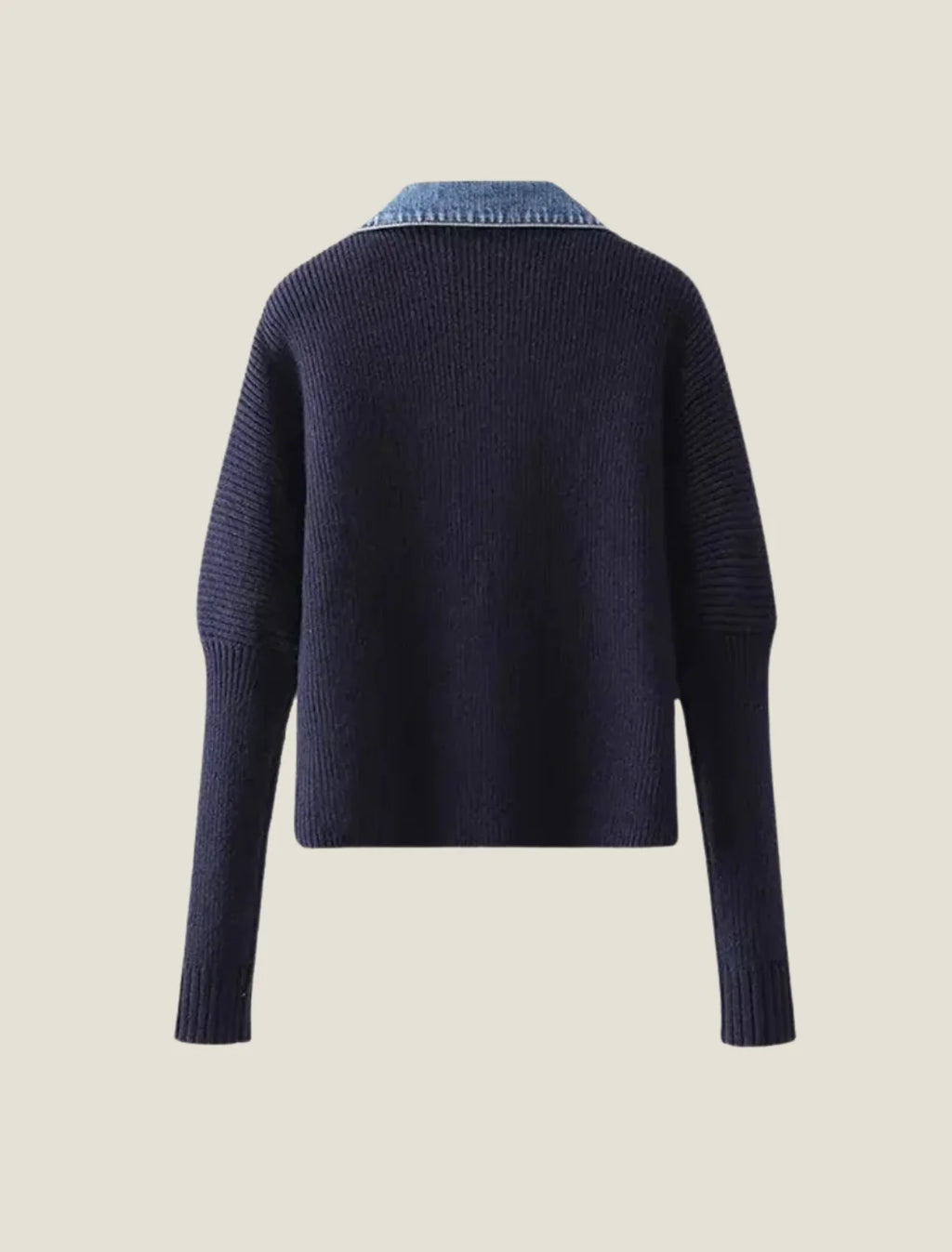 Cárdigan mujer de punto gris con cuello clásico y detalle en contraste, ideal para primavera y otoño, mostrando un estilo elegante y cómodo. 1