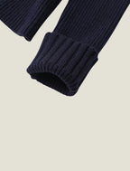 Cárdigan mujer de punto gris con cuello clásico y detalle en contraste, ideal para primavera y otoño, mostrando un estilo elegante y cómodo. 5