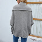 Cárdigan de punto extragrande con cuello chal y mangas murciélago en color gris, ideal para un look acogedor y moderno 3