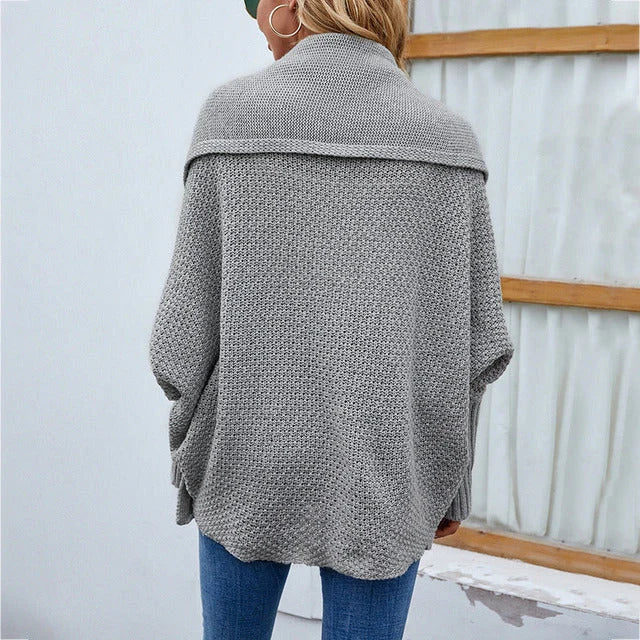 Cárdigan de punto extragrande con cuello chal y mangas murciélago en color gris, ideal para un look acogedor y moderno 3