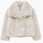 Chaqueta de cuero corta para mujer con textura suave y diseño abierto, ideal para un ajuste relajado en otoño e invierno. 6