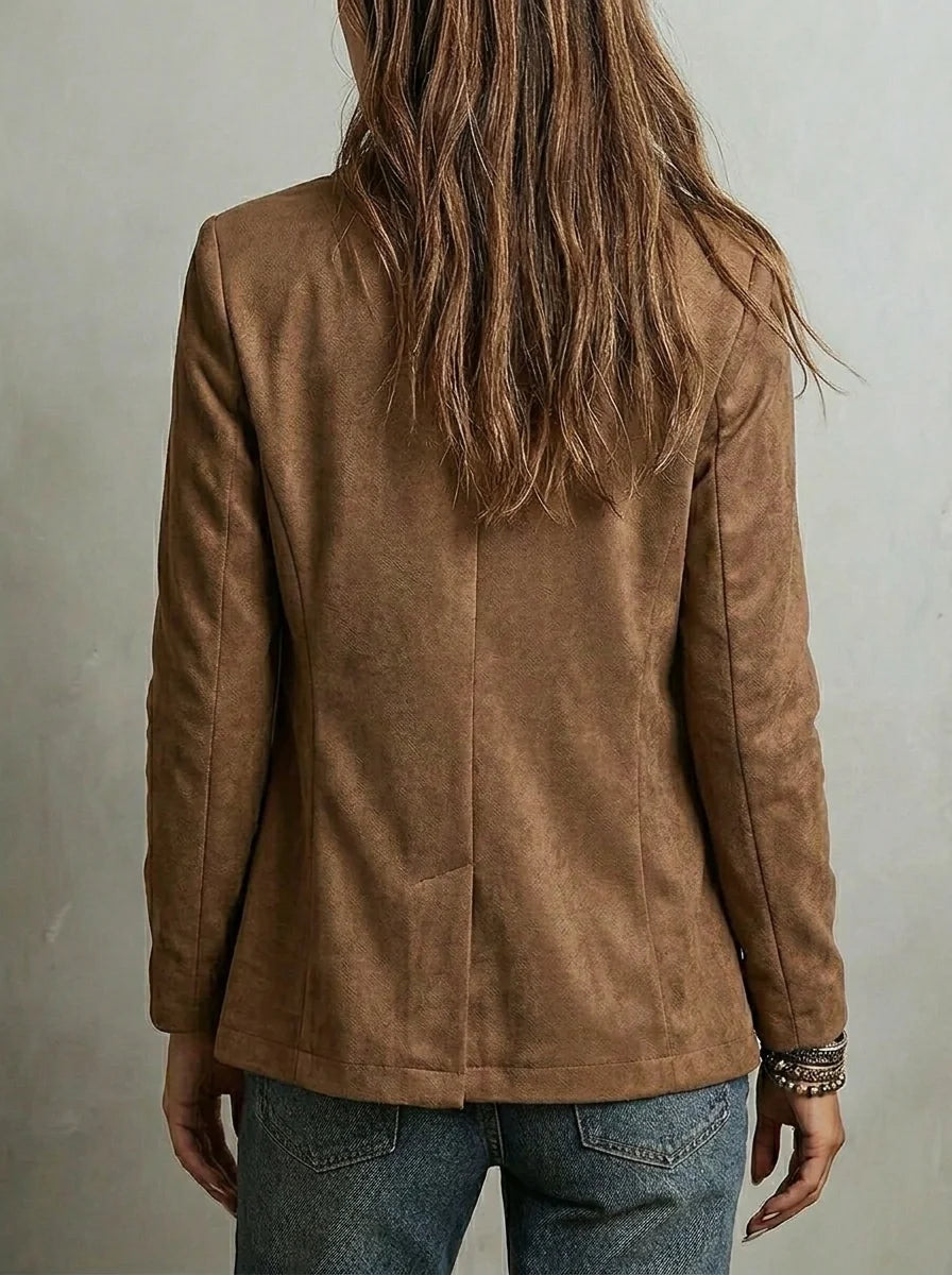 Chaqueta vintage tipo blazer con botones en contraste y corte estructurado, ideal para un estilo elegante y moderno. 1
