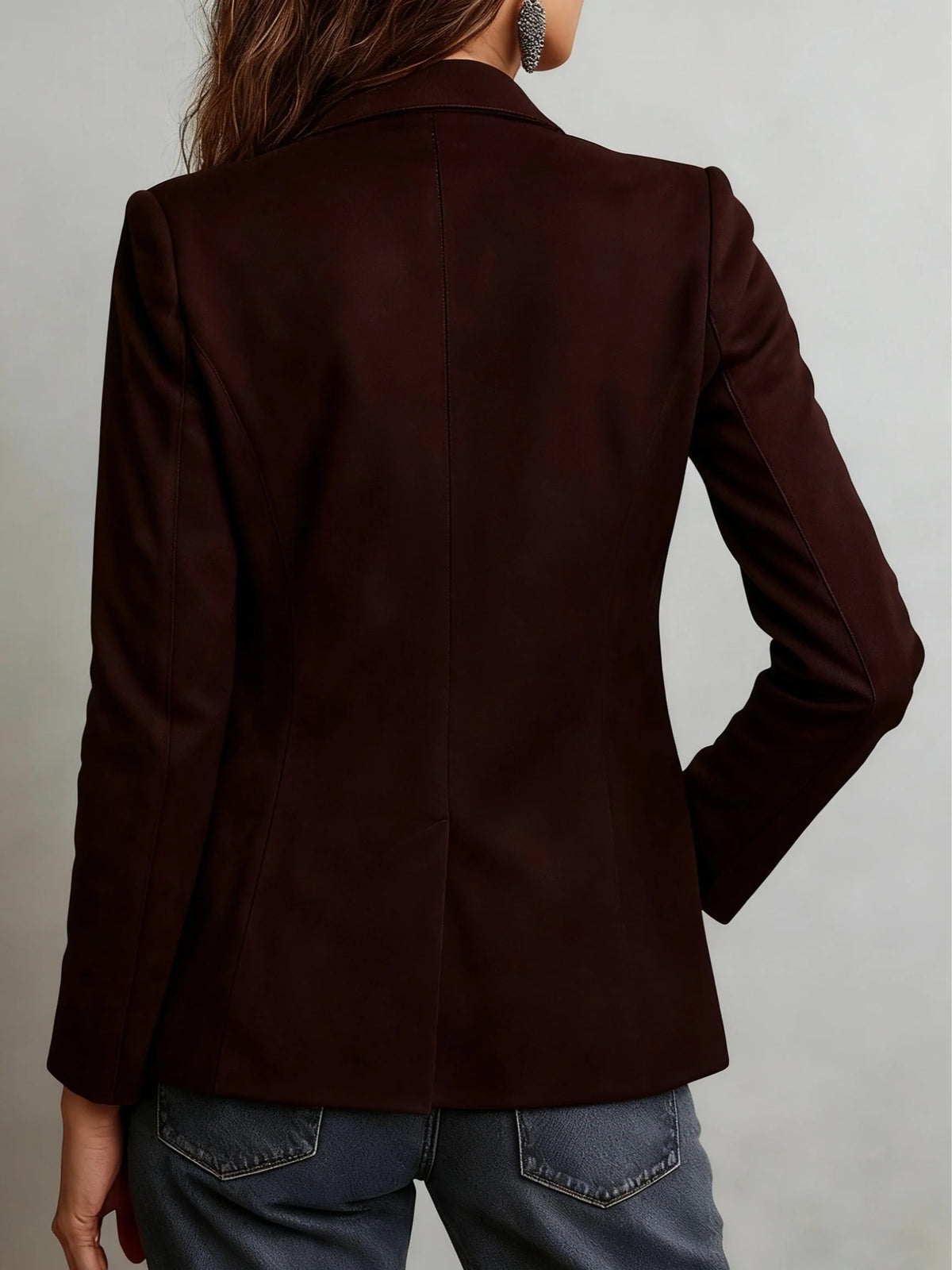 Chaqueta vintage tipo blazer con botones en contraste y corte estructurado, ideal para un estilo elegante y moderno. 3