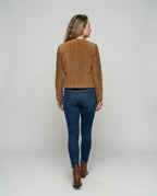 Chaqueta de gamuza sintética para mujer en color elegante, con botones dorados y diseño de escote sin cuello, ideal para un look moderno 2