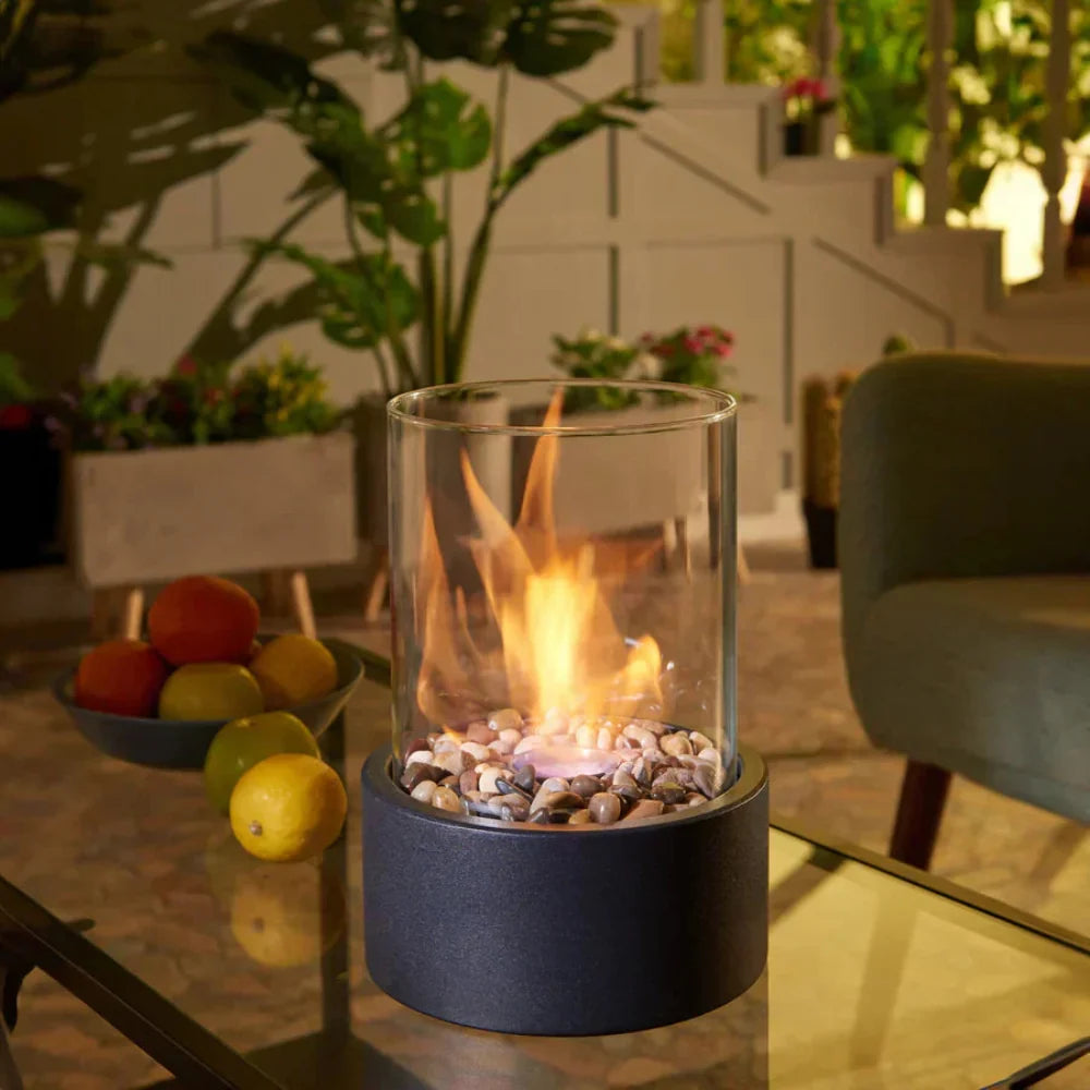 Chimenea de mesa portátil con llama real de bioetanol, diseño moderno en vidrio y metal, ideal para decorar interiores y exteriores. 2