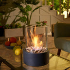 Chimenea de mesa portátil con llama real de bioetanol, diseño moderno en vidrio y metal, ideal para decorar interiores y exteriores. 2