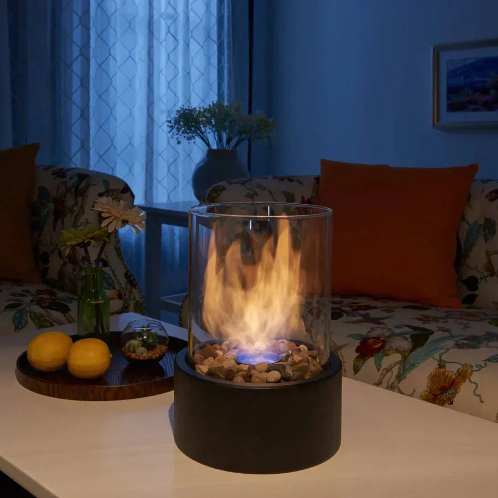 Chimenea de mesa portátil con llama real de bioetanol, diseño moderno en vidrio y metal, ideal para decorar interiores y exteriores. 3