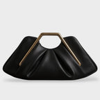 Clutch de piel flexible con asa dorada y diseño origami, elegante accesorio de mano ideal para eventos formales. 6