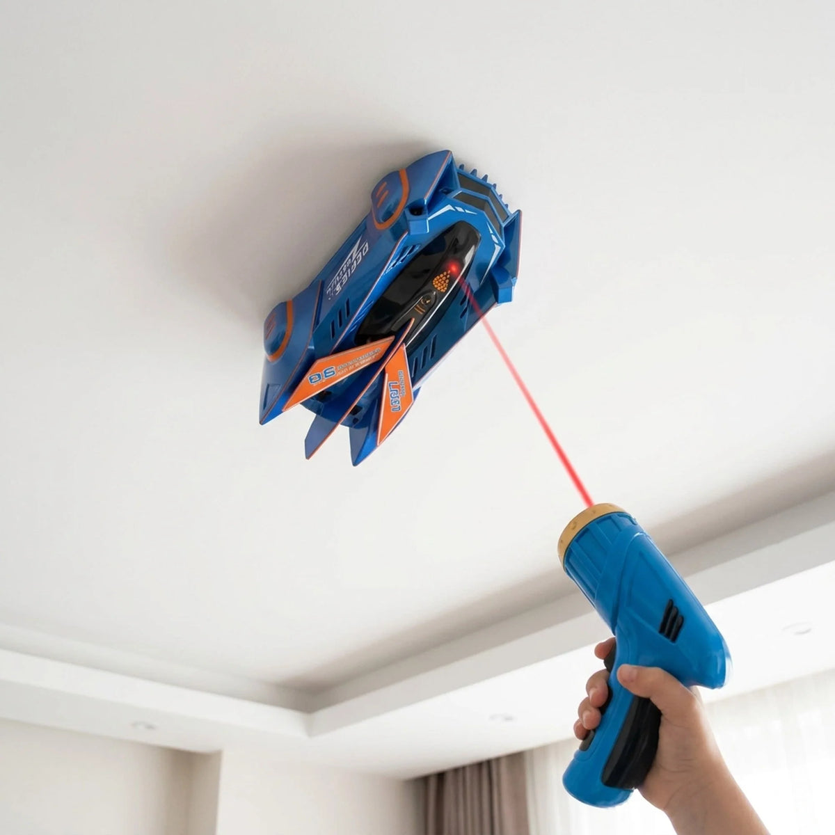 Coche teledirigido trepador de pared con control remoto láser y batería recargable USB, ideal para diversión en interiores. 4