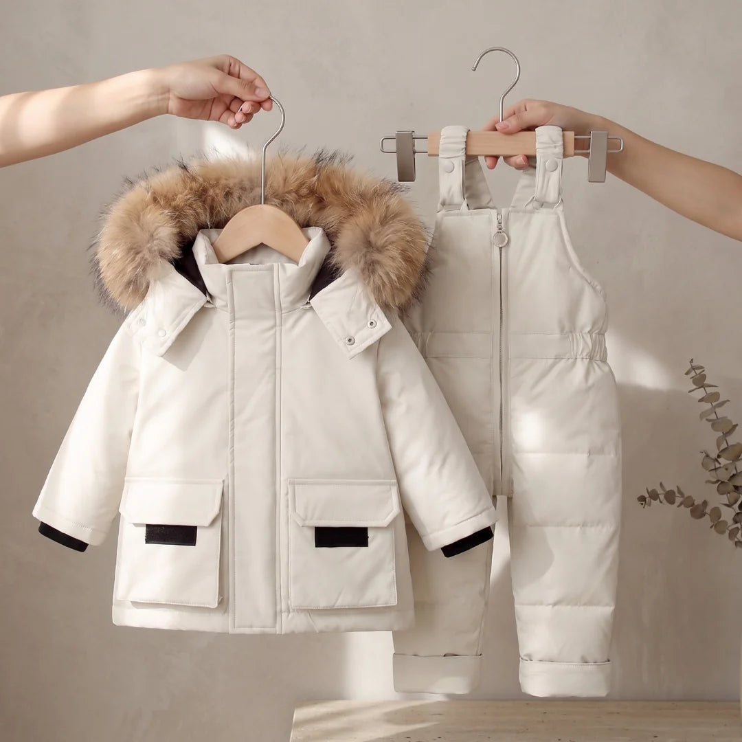 Conjunto acolchado para bebé con chaqueta y pantalón, ideal para invierno, fabricado en poliéster suave y cálido, disponible en 14