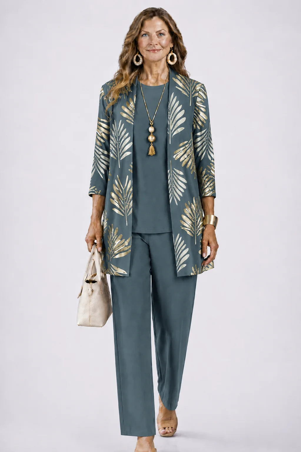 Conjunto deportivo para mujer con cárdigan fluido y estampado botánico, ideal para un look casual elegante en primavera y verano. 0