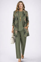Conjunto deportivo para mujer con cárdigan fluido y estampado botánico, ideal para un look casual elegante en primavera y verano. 1