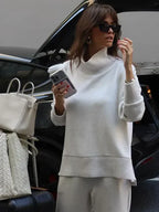 Conjunto de dos piezas para mujer con pantalón de pierna ancha y top holgado en estilo casual minimalista, ideal para looks relajados 5