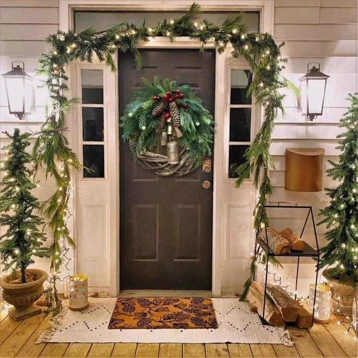 Corona Navideña rústica decorada con piñas y campanas doradas, ideal para adornar puertas y paredes, resistente a la int 2