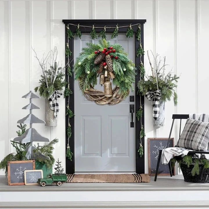Corona Navideña rústica decorada con piñas y campanas doradas, ideal para adornar puertas y paredes, resistente a la int 3