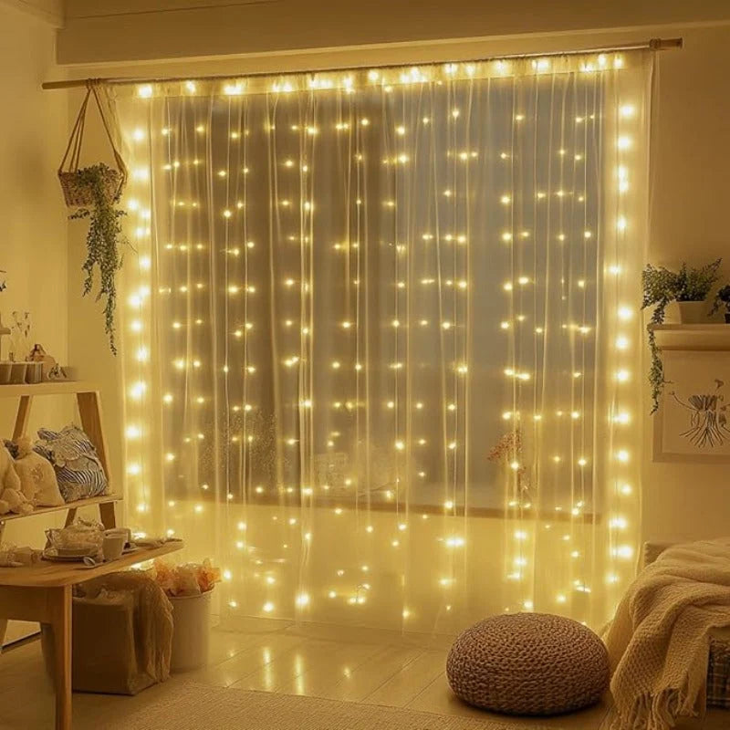 Cortina de luces LED blancas cálidas con múltiples modos de iluminación y alimentación por USB, ideal para decorar espacios interiores y exteriores. 6