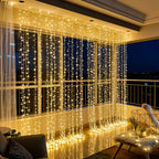 Cortina de luces navideña con 300 LED dorado cálido, ocho modos de iluminación, sin cables, ideal para decoración interior. 0
